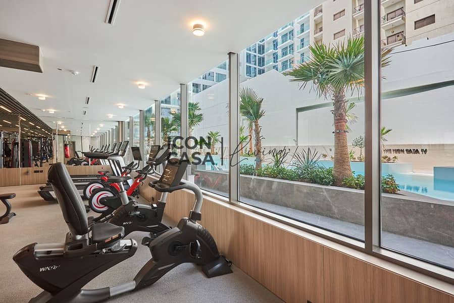 Luxury | Spacious | Near To Circle Mall - Image 11