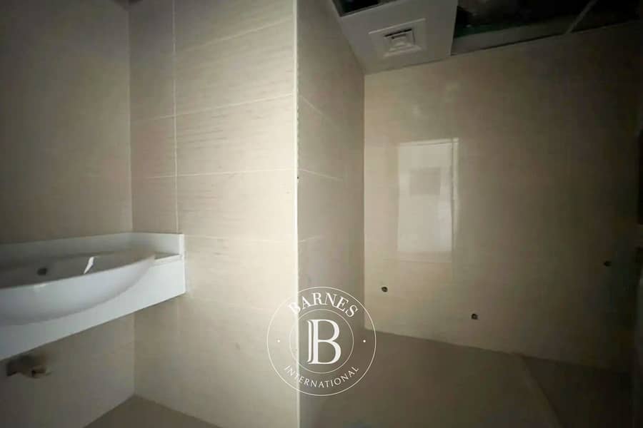 Full Lake View | Walk to Metro | Vacant - Image 8