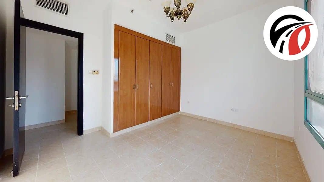 Spacious 3 BHK | Ready To Move | Vacant Unit | All Amenities | Prime Location - Image 7