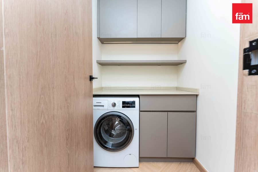 BURJ KHALIFA VIEW | VACANT | FURNISHED - Image 9