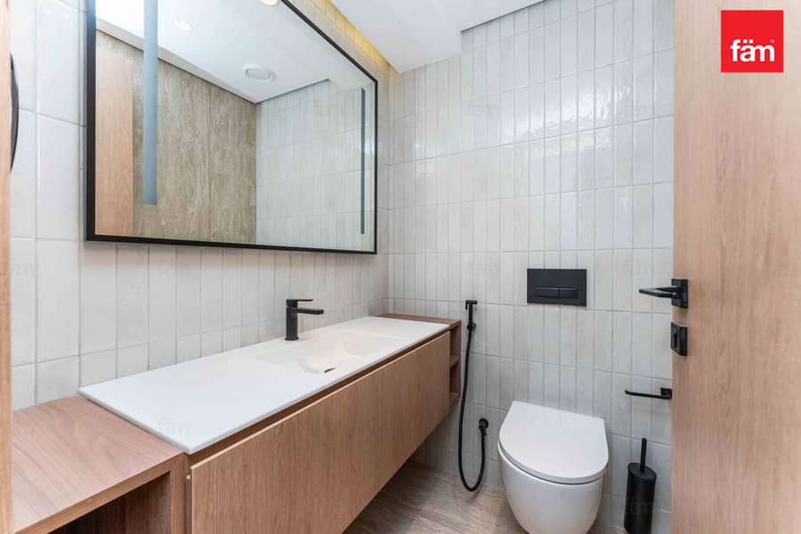 BURJ KHALIFA VIEW | VACANT | FURNISHED - Image 11