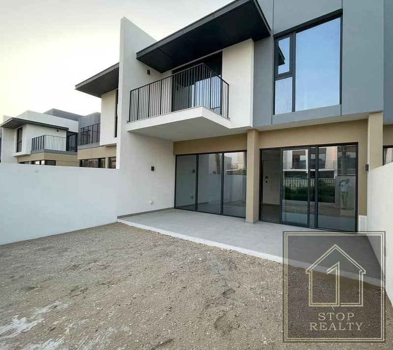 SINGLE ROW | NEAR PARK AND LAGOON