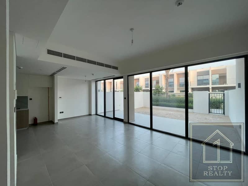 SINGLE ROW | NEAR PARK AND LAGOON