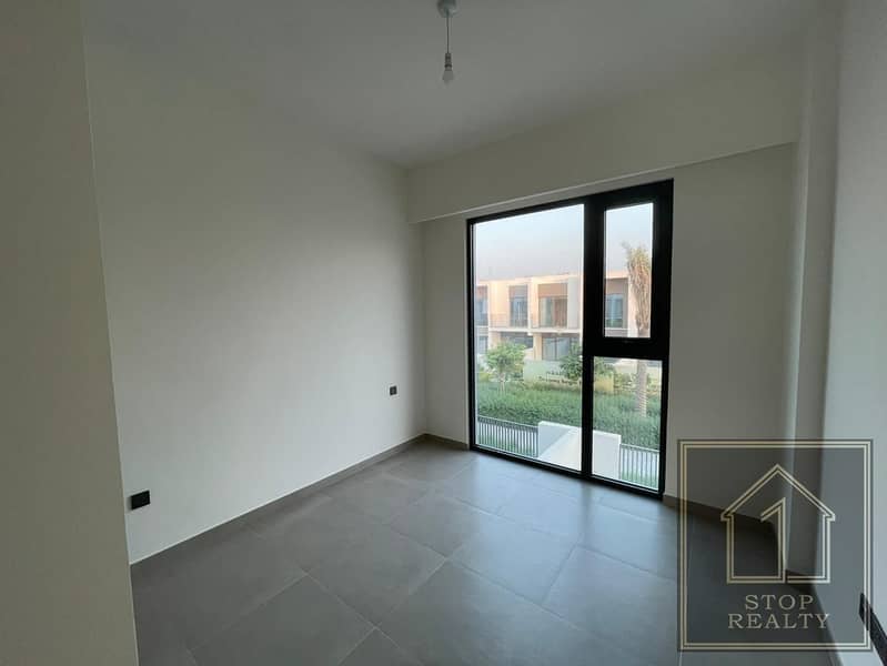 SINGLE ROW | NEAR PARK AND LAGOON