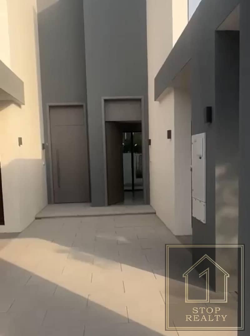 SINGLE ROW | NEAR PARK AND LAGOON