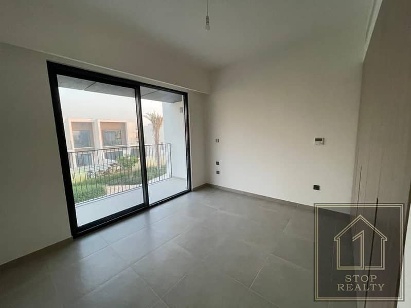 SINGLE ROW | NEAR PARK AND LAGOON - Image 6