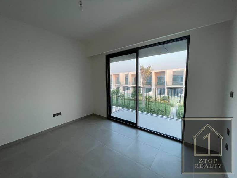 SINGLE ROW | NEAR PARK AND LAGOON - Image 7