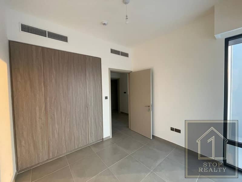 SINGLE ROW | NEAR PARK AND LAGOON - Image 8