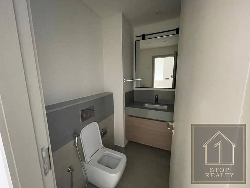 SINGLE ROW | NEAR PARK AND LAGOON - Image 10