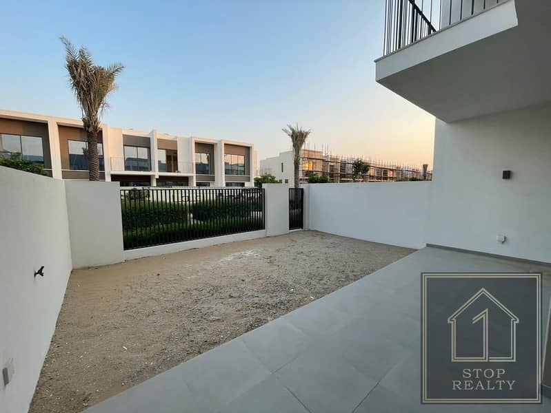 SINGLE ROW | NEAR PARK AND LAGOON - Image 12