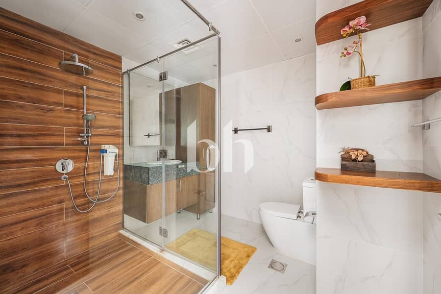 Vacant| Upgraded | sea view| 3 bedroom plus maids - Image 14