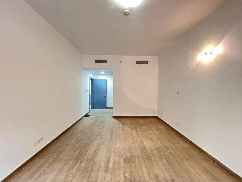 Fully Renovated |Spacious Layout |Closed To Mall