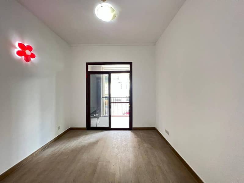 Fully Renovated |Spacious Layout |Closed To Mall - Image 7