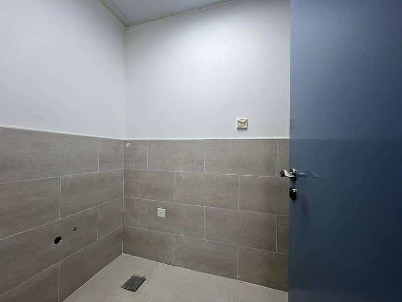 Fully Renovated |Spacious Layout |Closed To Mall - Image 11