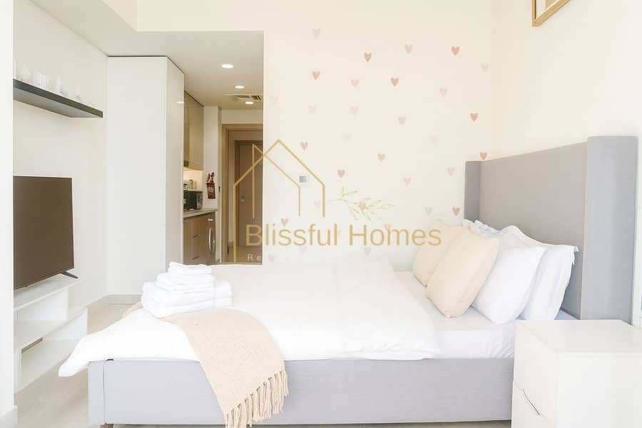 Stylish Fully Furnished Studio in Azizi Riviera Stylish Fully Furnished Studio in Azizi Riviera