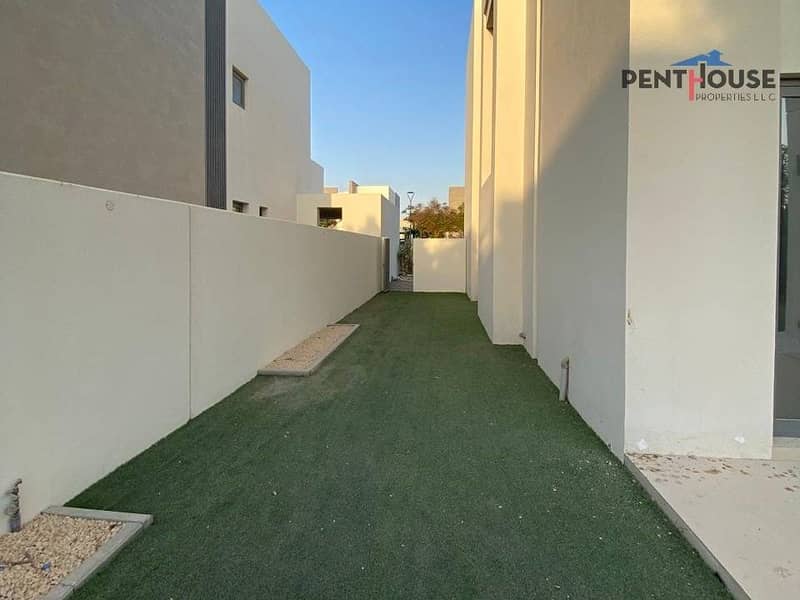 Standalone villa | Well Maintained | Vacant Now - Image 10