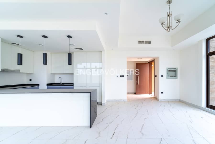 Spacious | Single Row | Corner Unit | Vacant soon