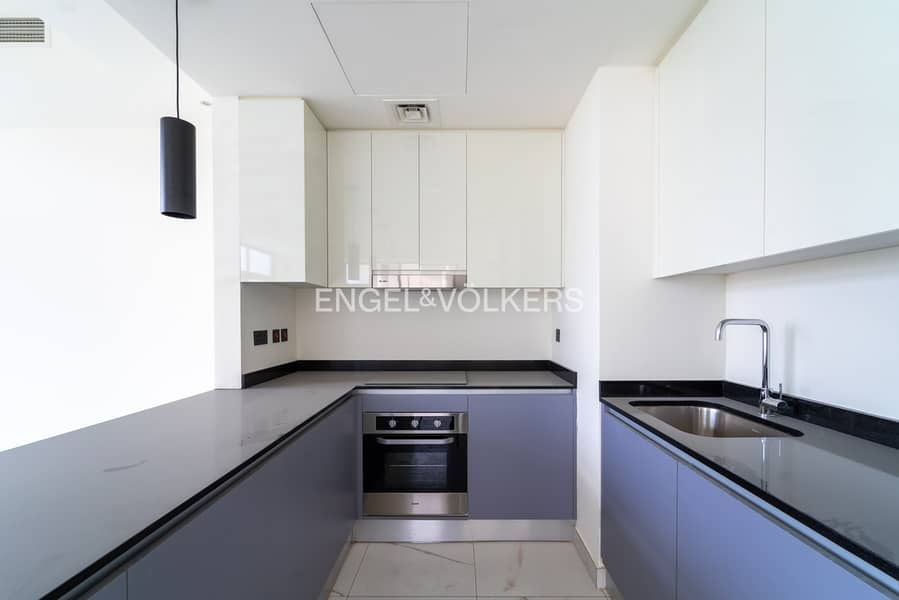 Spacious | Single Row | Corner Unit | Vacant soon