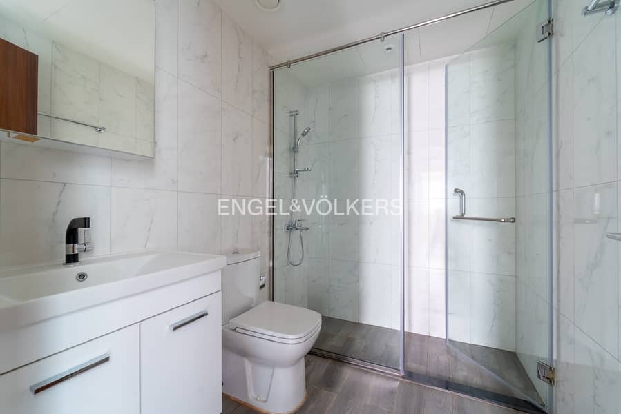 Spacious | Single Row | Corner Unit | Vacant soon - Image 15