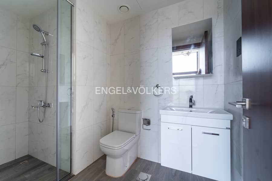 Spacious | Single Row | Corner Unit | Vacant soon - Image 16