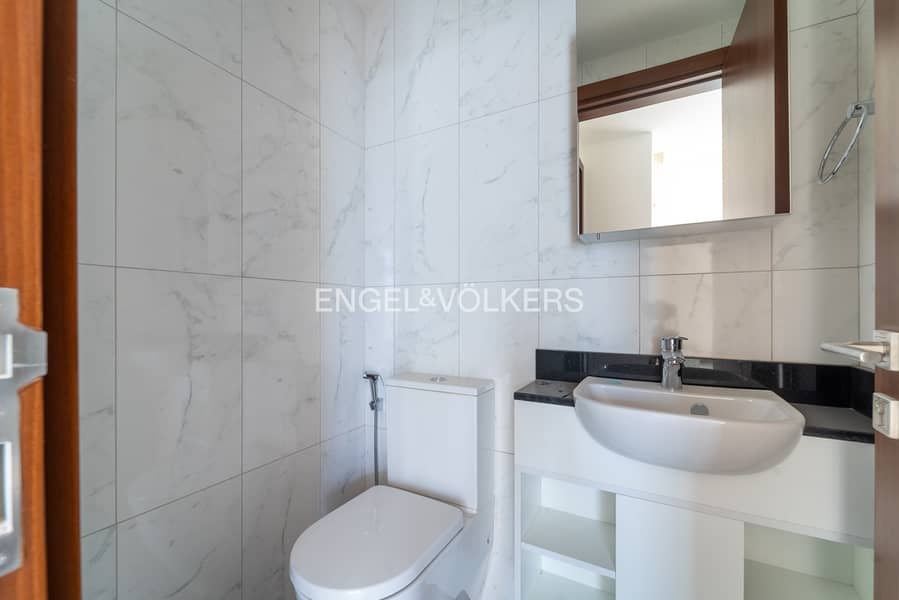 Spacious | Single Row | Corner Unit | Vacant soon - Image 17