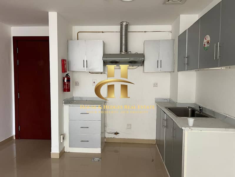 Unfurnished | Vacant | Spacious Layout