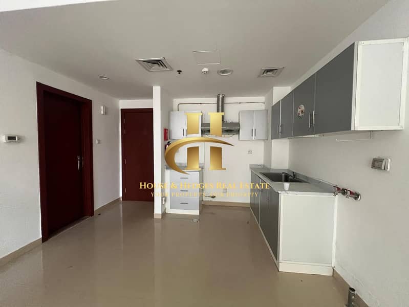 Unfurnished | Vacant | Spacious Layout