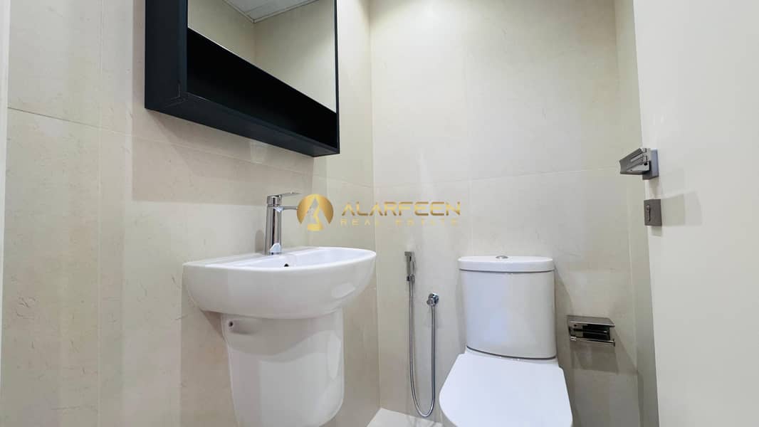 Pool View | Modern Layout | High End Quality - Image 8