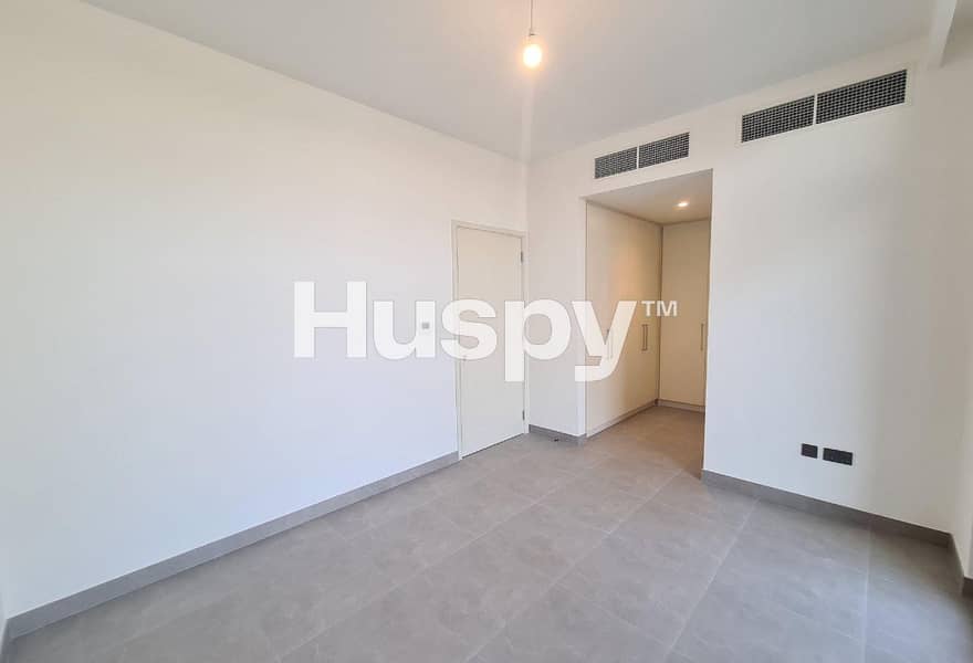 Near Pool and Park | Vacant soon | Single Row