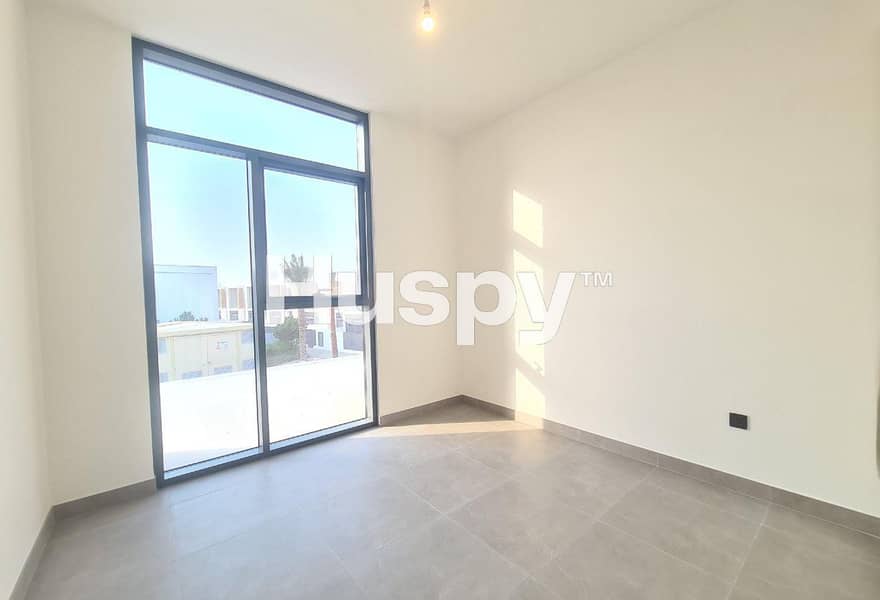 Near Pool and Park | Vacant soon | Single Row - Image 8