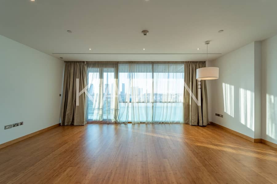 Modern 1BR Apartment in Burjuman Vista, Mankhool