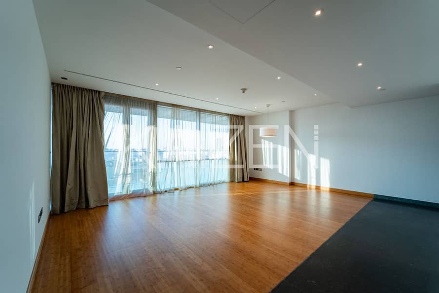 Modern 1BR Apartment in Burjuman Vista, Mankhool