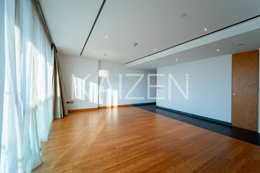 Modern 1BR Apartment in Burjuman Vista, Mankhool