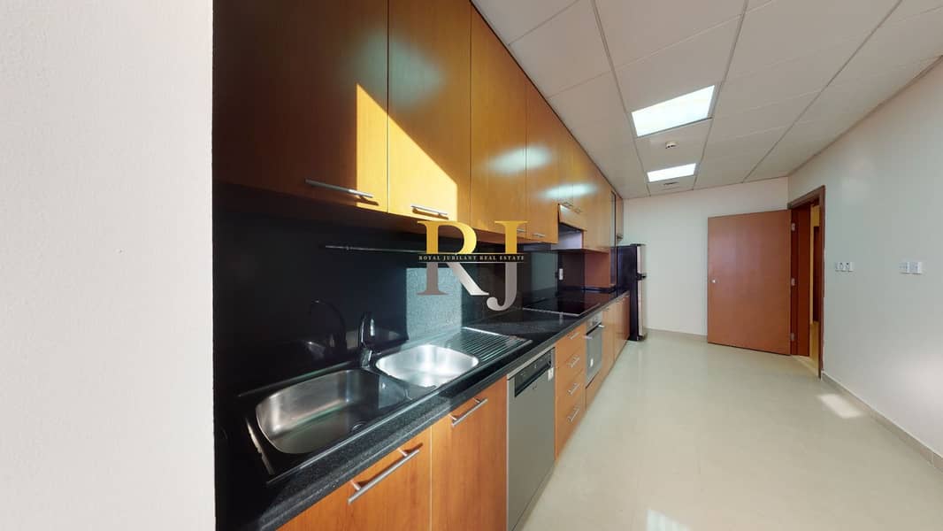 4 BR Family Haven in Bur Dubai with All Amenities - Image 9