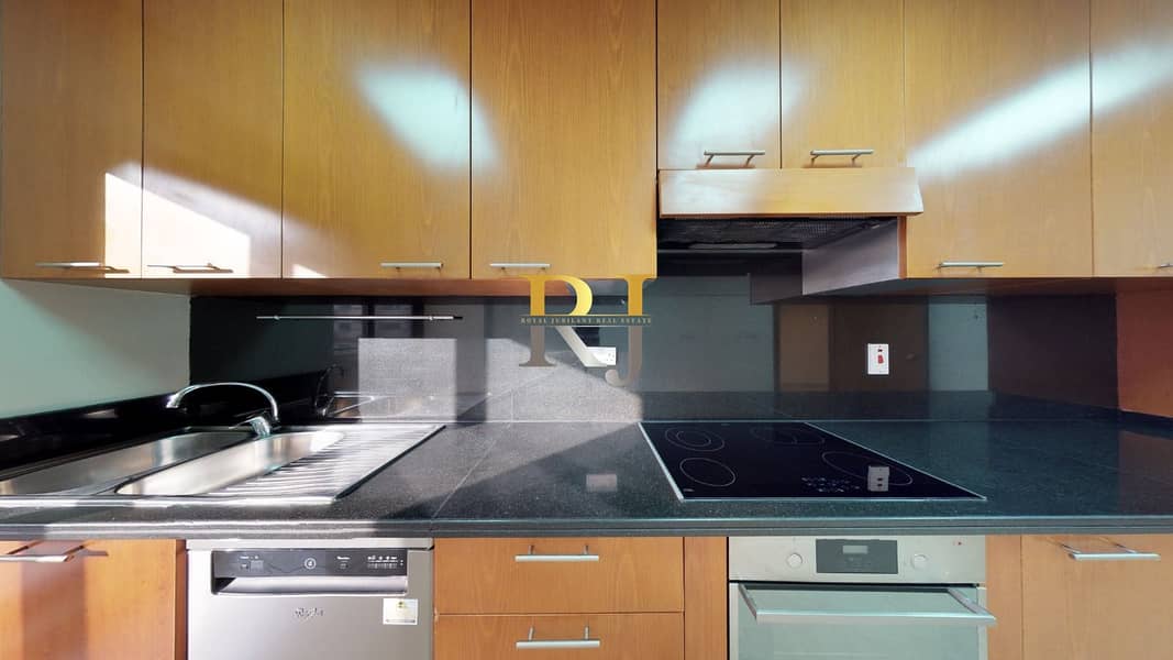 4 BR Family Haven in Bur Dubai with All Amenities - Image 10