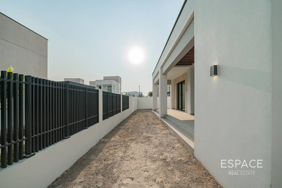 Villa | 4 Bedrooms | Unfurnished