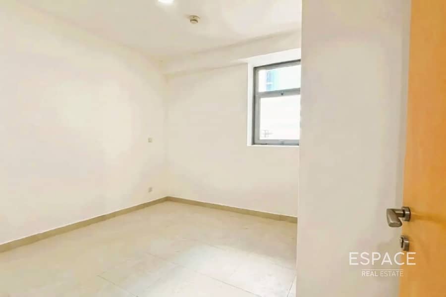 Close to Metro | Vacant | Lake View