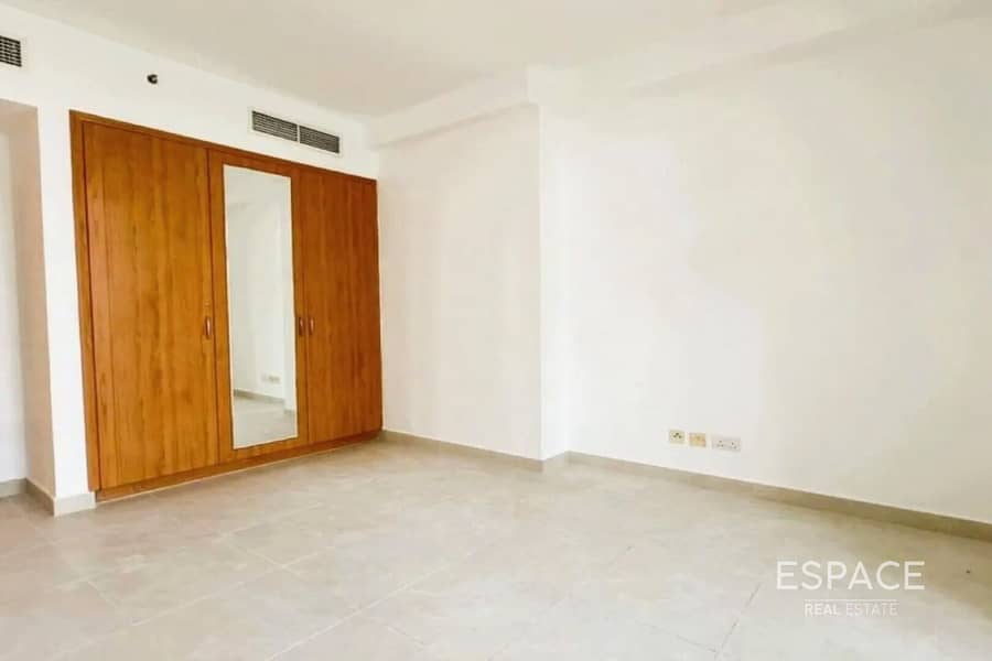 Close to Metro | Vacant | Lake View