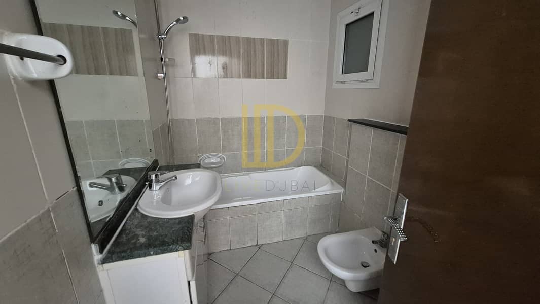 Large size | High Floor | Lake View | Ready to move in - Image 10