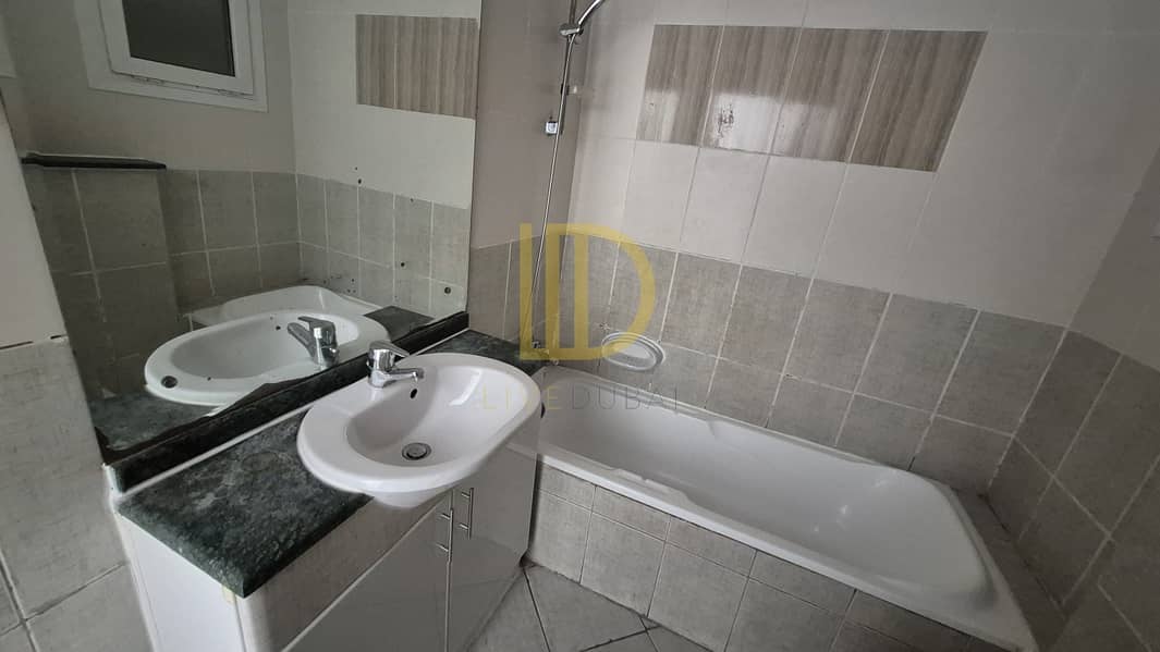 Large size | High Floor | Lake View | Ready to move in - Image 12