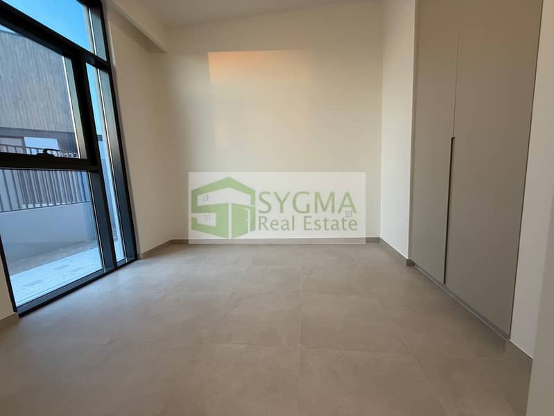 BRAND NEW | LARGE PLOT | SINGLE ROW | UNFURNISHED - Image 10