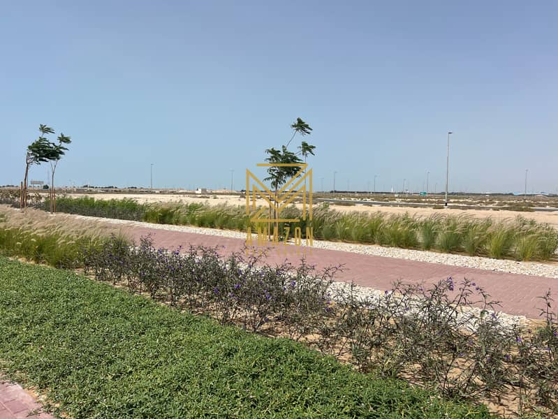 PHASE 04 FREEHOLD SINGLE ROAD PRIME PLOT CLOSE TO SHEIKH ZAYED ROAD