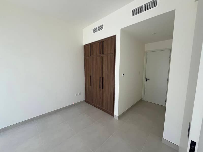 READY TO MOVE | CORNER UNIT | BIGGER PLOT SIZE - Image 7