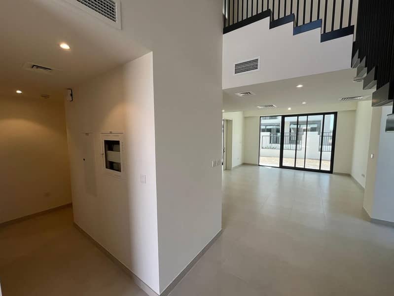 READY TO MOVE | CORNER UNIT | BIGGER PLOT SIZE - Image 9