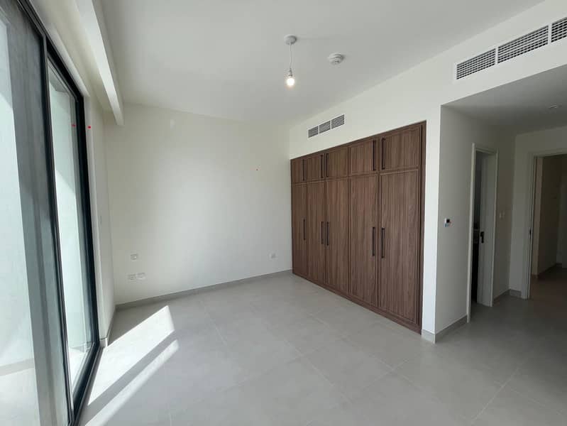 READY TO MOVE | CORNER UNIT | BIGGER PLOT SIZE - Image 10
