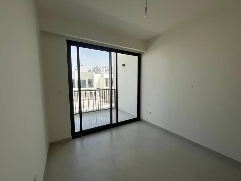 READY TO MOVE | CORNER UNIT | BIGGER PLOT SIZE - Image 11