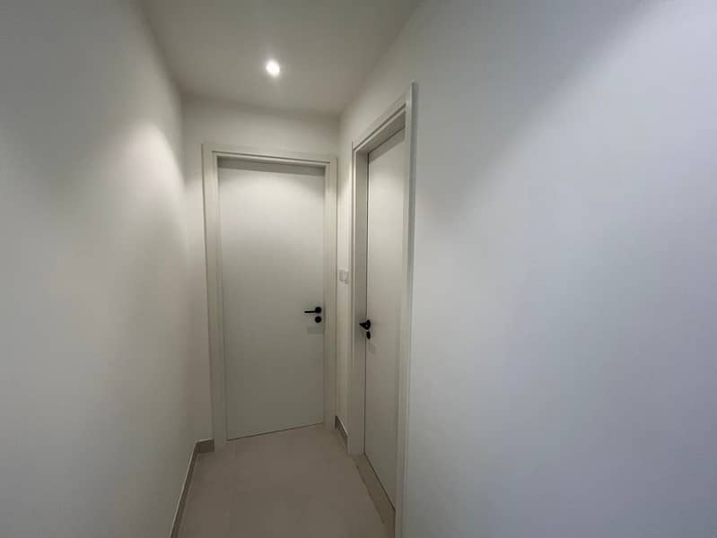 READY TO MOVE | CORNER UNIT | BIGGER PLOT SIZE - Image 13