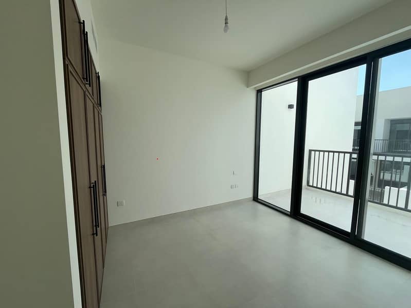 READY TO MOVE | CORNER UNIT | BIGGER PLOT SIZE - Image 16