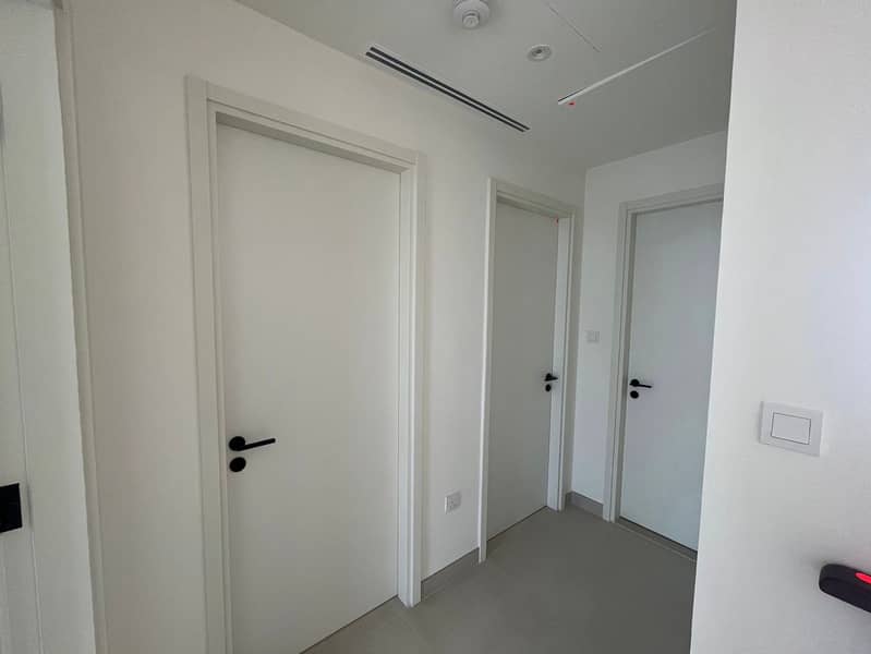 READY TO MOVE | CORNER UNIT | BIGGER PLOT SIZE - Image 17