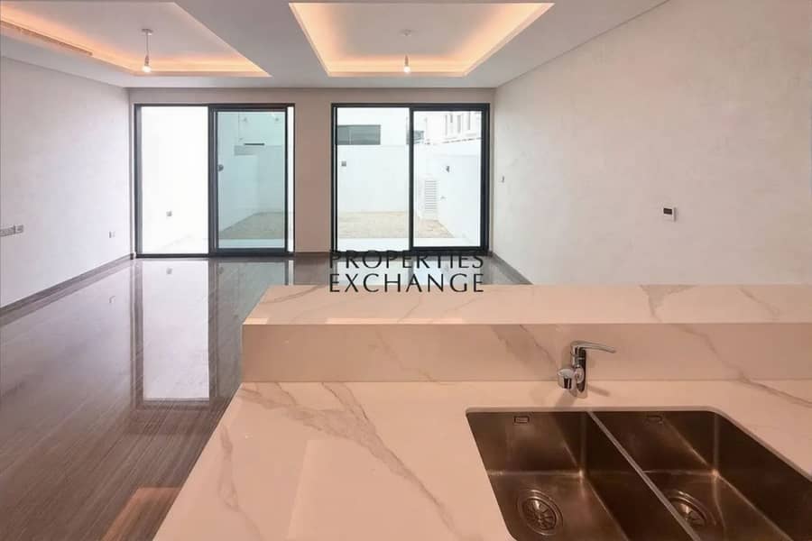 SINGLE ROW l VACANT l NEAR GOLF COURSE